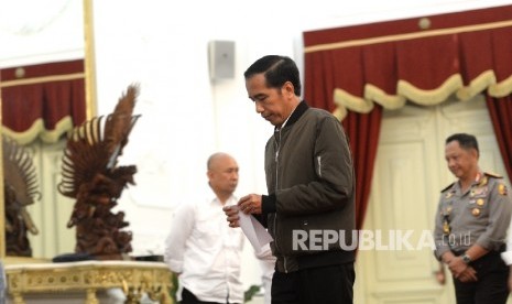 Presiden Joko Widodo usai menggelar konferensi pers terkait Aksi Damai 4 November di Istana Merdeka, Sabtu (5/11).