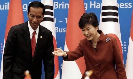 Presiden Jokowi bersama Presiden Park Geun-Hye.