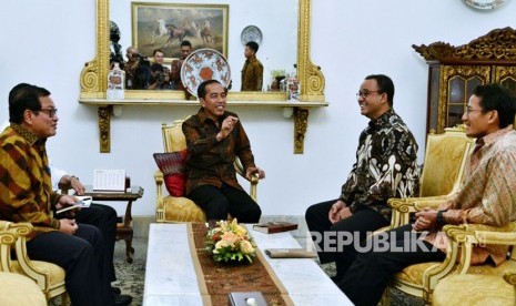 Presiden Jokowi bertemu dengan Gubernur DKI Anies Baswedan dan Wagub Sandiaga Uno.