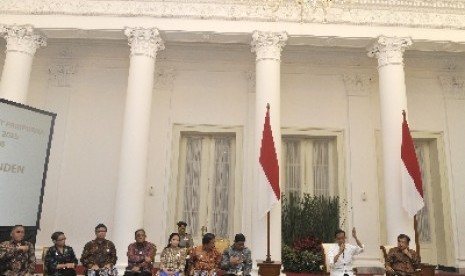 Presiden Jokowi dan Wapres JK memimpin Sidang Kabinet Paripurna di Istana Bogor, Senin (16/2).