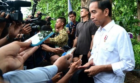 Presiden Jokowi di Desa Dungus, Madiun, Senin (6/11)