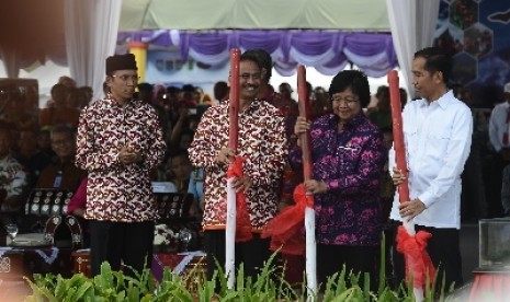 Presiden Jokowi (kanan).