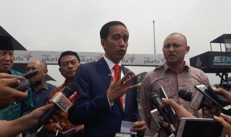 President Joko Widodo holds a press conference after distributing farmland certificates in Sentul, Babakan Madang, Bogor, West Java, on Tuesday (March 6).