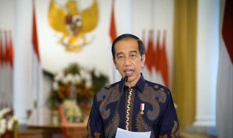 President Jokowi Widodo addresses a message in State Palace.