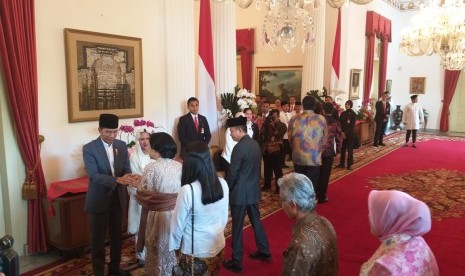 Presiden Jokowi menerima pimpinan kementerian dan lembaga serta tamu negara dalam gelar griya di Istana Negara, Rabu (5/6). 