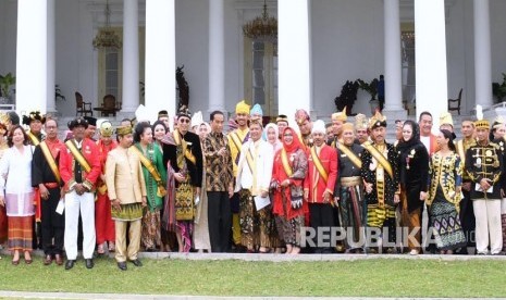 Presiden Jokowi menggelar pertemuan dengan raja dan sultan se-Indonesia di Istana Kepresidenan, Bogor, Kamis (4/1). 