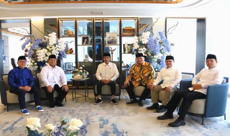 Presiden Jokowi menggelar silaturahim politik bersama Ketua Umum DPP Golkar Airlangga Hartarto, Ketua Umum Gerindra Prabowo Subianto, Ketua Umum PAN Zulkifli Hasan, Ketua Umum PKB Muhaimin Iskandar, dan Plt Ketua Umum PPP Mardiono. 