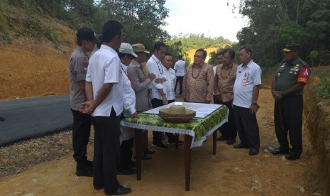 Presiden Jokowi meninjau lokasi calon ibu kota baru di Kabupaten Gunung Mas, Kalimantan Tengah, Rabu (8/5). 