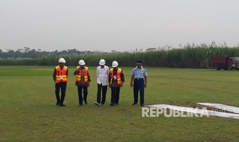 Presiden Jokowi meresmikan dimulainya pembangunan Bandara Jenderal Soedirman di Purbalingga, Senin (23/4). Pembangunan sarana bandara akan dilakukan ole PT Angkasa Pura II yang alsn menggelontorkan dan Rp 350 miliar. 