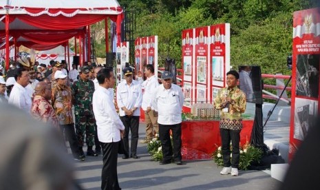 Presiden Jokowi meresmikan Papuan Youth Creative Hub di Jayapura. 