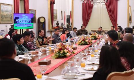 Presiden Jokowi saat bersilaturahmi dan berbincang santai dengan wartawan Istana di Istana Negara, Jakarta, Selasa (10/1/23).