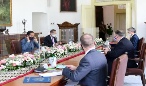 Presiden Jokowi saat menerima kunjungan Menlu AS Mike Pompeo di Istana Kepresidenan Bogor, Jawa Barat, Kamis (29/10). 