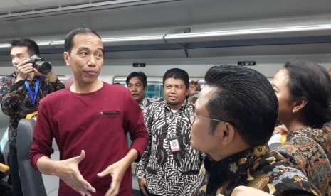  Presiden Jokowi saat meresmikan kereta Bandara Soetta, Senin (2/1).