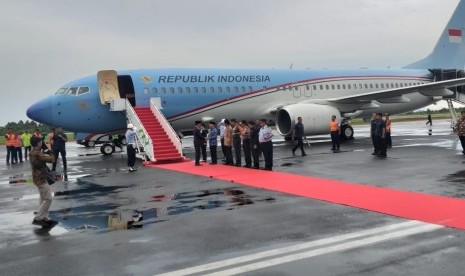 Presiden Jokowi tiba di Bandara Fatmawati Soekarno Bengkulu, Jumat (15/2) untuk membuka Tanwir Muhammadiyah ke-51.