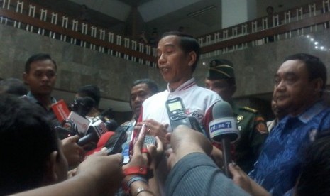 Presiden Jokowi usia acara Silaturahim Pers Nasional di gedung TVRI, Jakarta, Senin (27/4) malam.