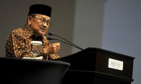 Presiden ke-3 RI BJ Habibie menyampaikan pidato kepemimpinan dalam acara 