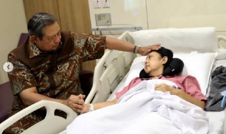 Presiden ke-6 RI, Susilo Bambang Yudhoyono mendampingi istrinya, Ani Yudhoyono. (Foto: Instagram)