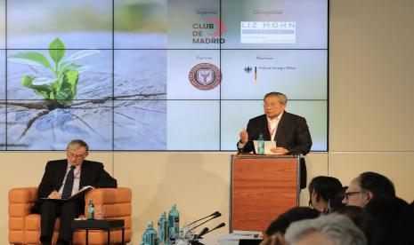 Presiden ke-6 RI Susilo Bambang Yudhoyono (SBY) menjadi pembicara di Club de Madrid (CdM) di Berlin, Jerman, Senin (31/10/2022). 