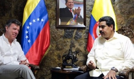 Presiden Kolombia Juan Manuel Santos dan Presiden Venezuela Nicolas Maduro.