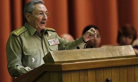 Presiden Kuba Raul Castro menyampaikan rasa marahnya kepada rakyat yang berperilaku buruk di hadapan parlemen