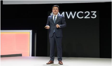 Huawei meluncurkan fitur baru berupa Huawei Car Key. Ini adalah fitur pada perangkat Huawei yang membantu mengontrol sejumlah tugas di kendaraan langsung dari ponsel cerdas atau jam tangan pintar/ilustrasi. 