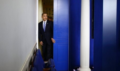 Presiden Obama bersiap memberikan pernyataan di depan wartawan, Senin (29/10) terkait Badai Sandy.