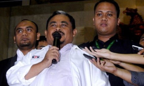 Presiden Partai Keadilan Sejahtera (PKS), Luthfi Hasan Ishaaq, resmi ditahan di Rutan Guntur usai menjalani pemeriksaan sebagai tersangka terkait kasus dugaan suap perijinan impor daging sapi.