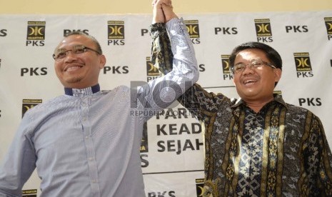 Presiden Partai Keadilan Sejahtera (PKS) Muhammad Sohibul Iman (kanan) bersama Sekjen PKS Taufik Ridho (kiri). 