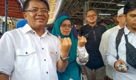 Presiden Partai Keadilan Sejahtera (PKS), Sohibul Iman mencoblos di TPS 235, Tugu, Cimanggis, Depok, Jawa Barat.