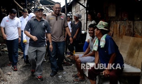 Presiden Partai Keadilan Sejahtera (PKS) Sohibul Iman mengunjungi kampung nelayan Blok Empang, Muara Angke, Jakarta Utara, Sabtu (23/4