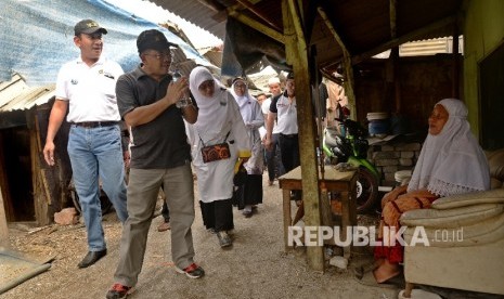 Presiden Partai Keadilan Sejahtera (PKS) Sohibul Iman mengunjungi kampung nelayan Blok Empang, Muara Angke, Jakarta Utara, Sabtu (23/4