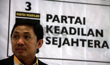   Presiden Partai Keadilan Sejahtera (PKS) yang  baru terpilih Anis Matta di Kantor DPP PKS, Jakarta, Jumat (1/2).   (Republika/Yasin Habibi)