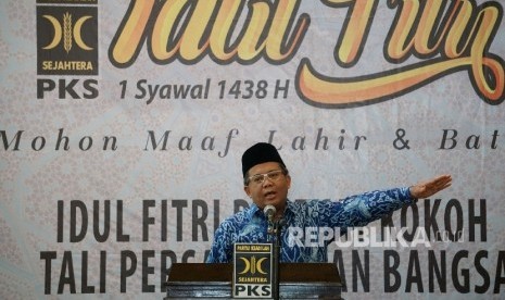 Presiden PKS Mohamad Sohibul Iman memberikan sambutan acara Halal Bihalal PKS di Jakarta, Ahad (16/7). 