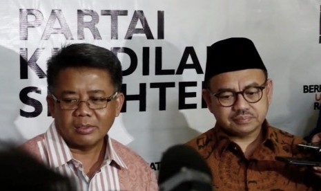 Presiden PKS, Sohibul Iman (kiri) dan Calon Gubernur Jawa Tengah, Sudirman Said (kanan)