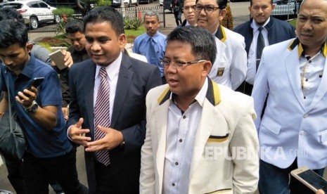 Presiden PKS Sohibul Iman tiba di Ditreskrimsus Polda Metro Jaya, Senin (9/4) sekitar pukul 09.45 WIB, didampingi kuasa hukumnya untuk jalani pemeriksaan terkait laporan Fahri Hamzah atas dirinya.