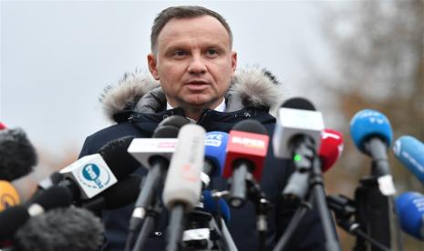  Presiden Polandia Andrzej Duda mendesak Pakta Pertahanan Atlantik Utara (NATO) untuk bertindak lebih cepat jika terjadi serangan dari Rusia.