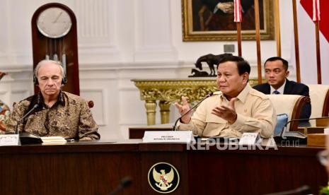 Presiden Prabowo Subianto bersama investor global Raymond Thomas Dalio di Istana Merdeka, Jakarta Pusat pada Jumat (7/3/2025).