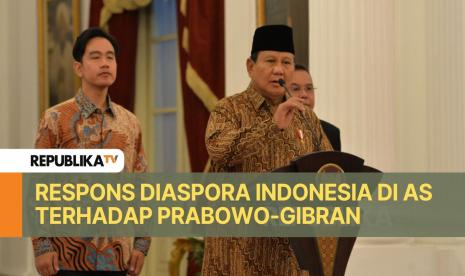 Presiden Prabowo Subianto didampingi Wapres Gibran Rakabuming Raka mengumumkan jajaran menteri Kabinet Merah Putih di Istana Merdeka, Jakarta, Ahad (20/10/2024).