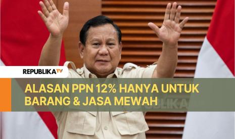 Presiden Prabowo Subianto melambaikan tangan usai menyampaikan keterangan pers terkait kenaikan tarif Pajak Pertambahan Nilai (PPN) di Kantor Kementerian Keuangan, Jakarta, Selasa (31/12/2024). Pemerintah resmi menaikkan tarif PPN dari 11 persen menjadi 12 persen untuk barang dan jasa mewah yang diberlakukan mulai 1 Januari 2025. 