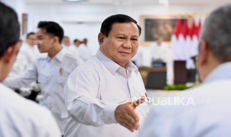 Presiden Prabowo Subianto memimpin Sidang Kabinet Paripurna bersama seluruh jajaran Menteri Kabinet Merah Putih di Ruang Sidang Kabinet, Istana Kepresidenan Jakarta, Rabu (22/1/2025). 