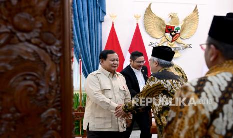 Presiden Prabowo Subianto menerima Panitia Kerja (Panja) Haji Komisi VIII DPR RI di Istana Merdeka, Jakarta Pusat, Selasa (7/1/2025).