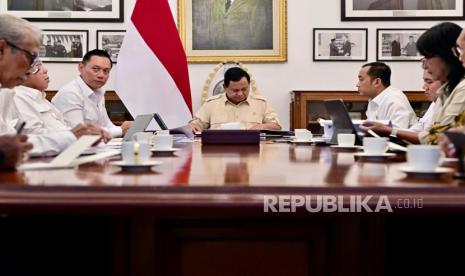 Presiden Prabowo Subianto, Menko Bidang Infrastruktur dan Pembangunan Kewilayahan Agus Harimurti Yudhoyono (AHY), dan Kepala Otorita IKN Basuki Hadimuljono, dan Menteri PU Dody Hanggodo rapat di Istana Kepresidenan Jakarta, Senin (3/2/2025).