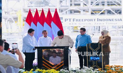 ErPresiden Prabowo Subianto Pabrik Pemurnian Logam Mulia PT Freeport Indonesia di Kabupaten Gresik, Jawa Timur, Senin (17/3/2025).