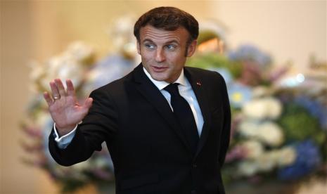  Presiden Prancis Emmanuel Macron menghadiri Dialog Informal Pemimpin APEC dengan Para Tamu selama APEC 2022 di Bangkok, Thailand, 18 November 2022. Prancis telah mengembangkan teknologi enkripsi pasca-kuantum untuk keperluan pengiriman pesan diplomatik. 