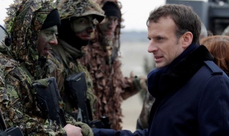 Presiden Prancis Emmanuel Macron sudah mengusulkan adanya wajib militer dalam kampanye pemilu.