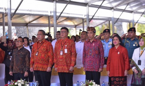 President Joko Widodo accompanied by Minister of Village, Development of Disadvantaged Regions, and Transmigration Eko Putro Sandjojo inaugurates National Work Meeting on Applied Technology and the 2018 Village Development Innovation Week 2018, Bali, Friday (Oct 19). 