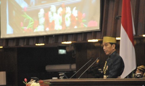 Presiden Republik Indonesia, Joko Widodo, saat menyampaikan pidato kenegaraan di Sidang Tahunan MPR RI, Rabu (16/8).