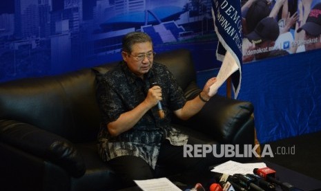 Former President Susilo Bambang Yudhoyono who is also the father of candidate number 1 in the Jakarta gubernatorial elections held a press conference at Wisma Proklamasi, Jakarta, on Wednesday. He asked President Joko Widodo explain about the alleged interception of a phone call between him and KH Ma'ruf Amin.