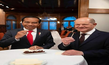 Presiden RI Joko Widodo bersama Kanselur Jerman Olaf Scholz dalam sebuah kesempatan di sela-sela perhelatan Hannover Messe 2023 pekan lalu.