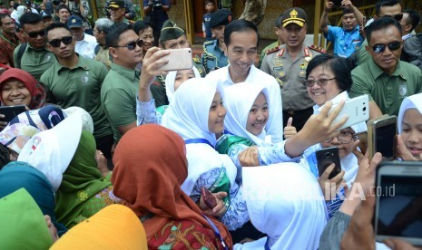 Presiden RI Joko Widodo (Jokowi) dan Menteri Lingkungan Hidup dan Kehutanan Siti Nurbaya (ilustrasi)